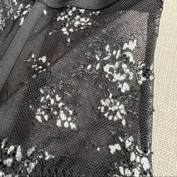 VICTORIA’S SECRET* Lace corset with silver details - Picture 8 of 10